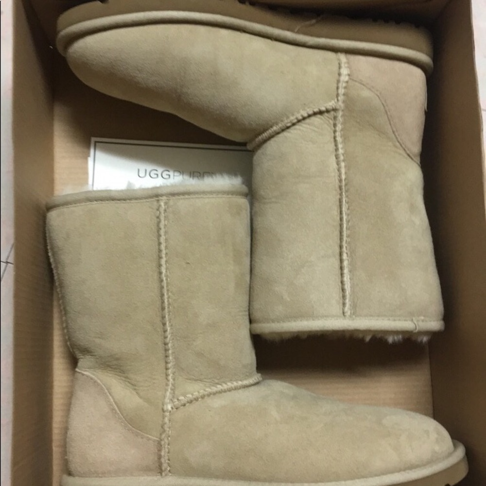 NWOT Size 6 Ugg Boots